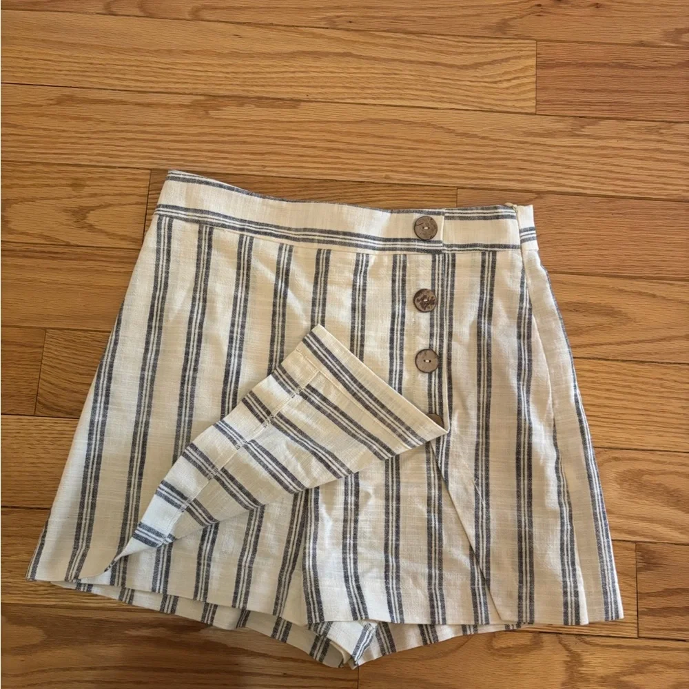 ZARA Striped Cream and Black Skort - Picture 2 of 4